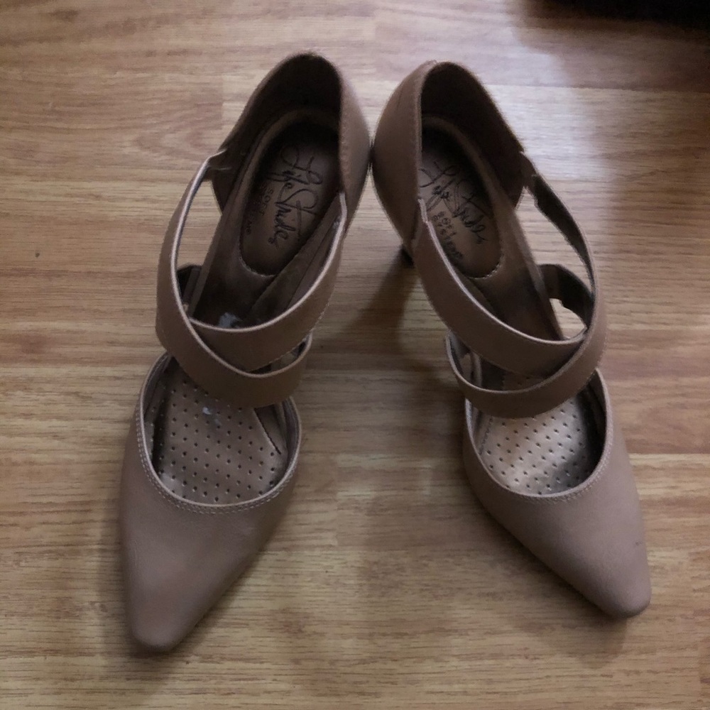 Life stride nude heels
